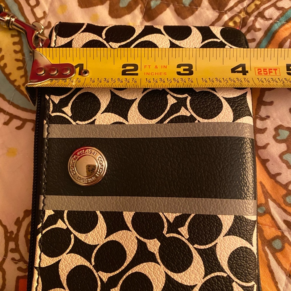 Coach wristlet - Picture 6 of 8